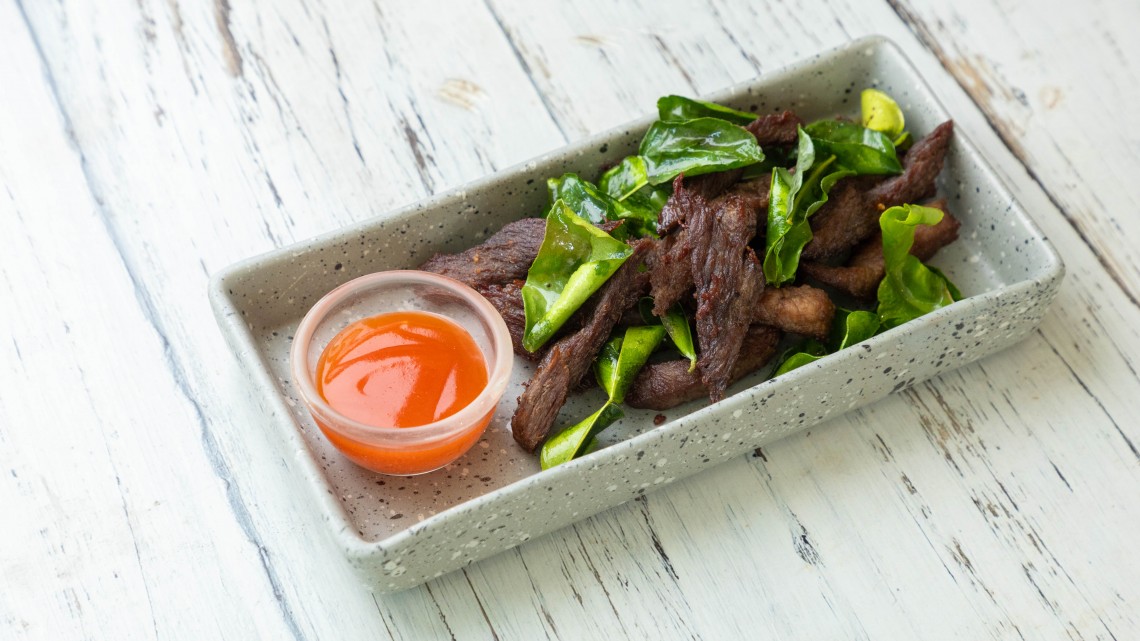 เนื้อหลบแดด